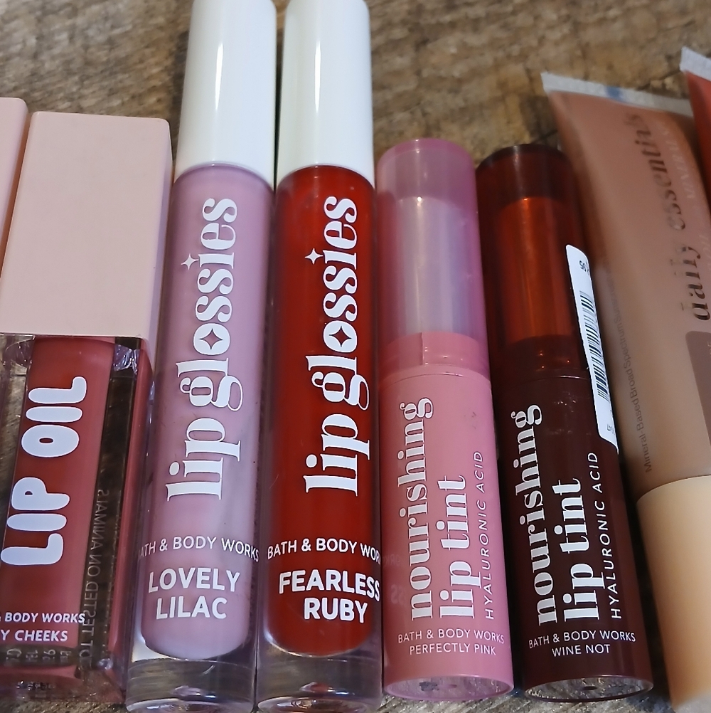 Bath & Body Works Lip Gloss & Balm (11) - Picture 3 of 8